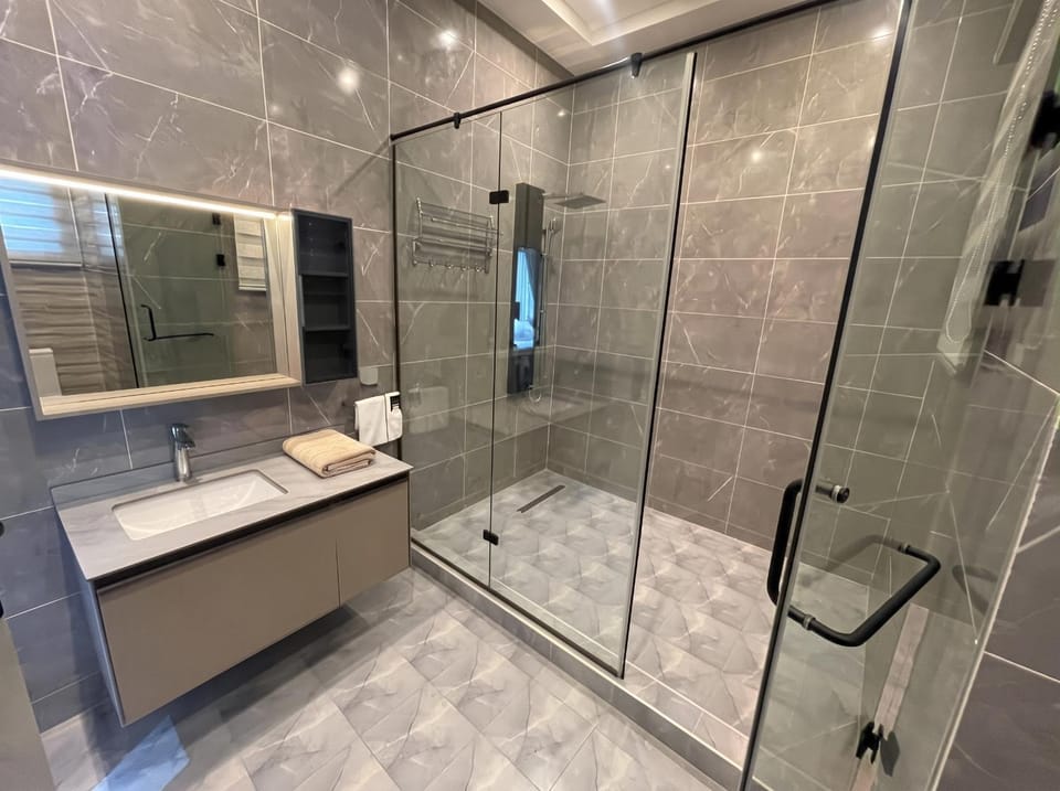 Shower, Bathroom, towels