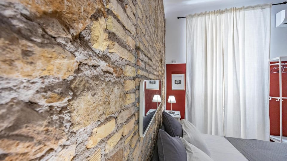 Art House Roma by Rentbeat Bed and Breakfast in Rome