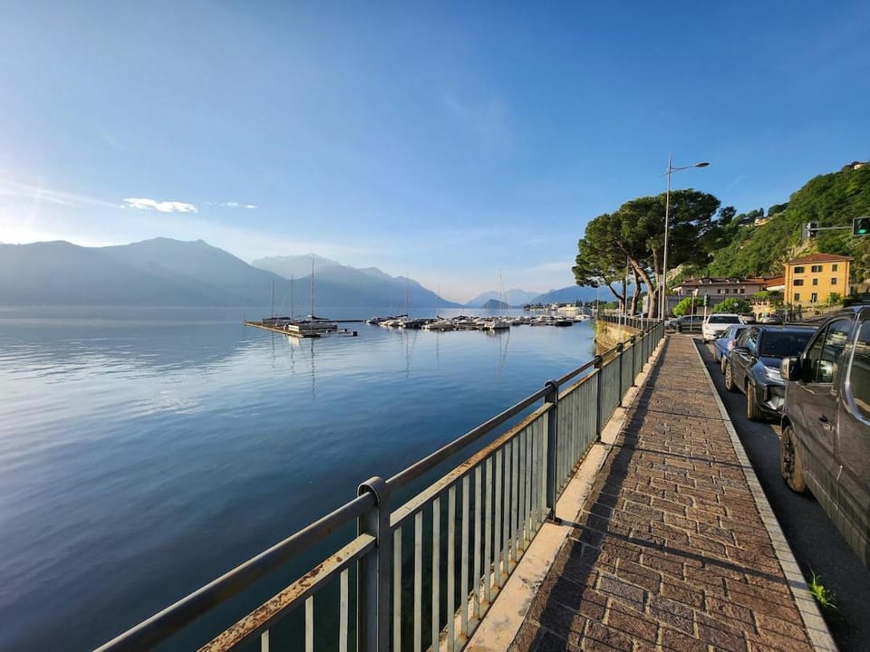 Nobiallo Townhouse - lakefront House in Menaggio