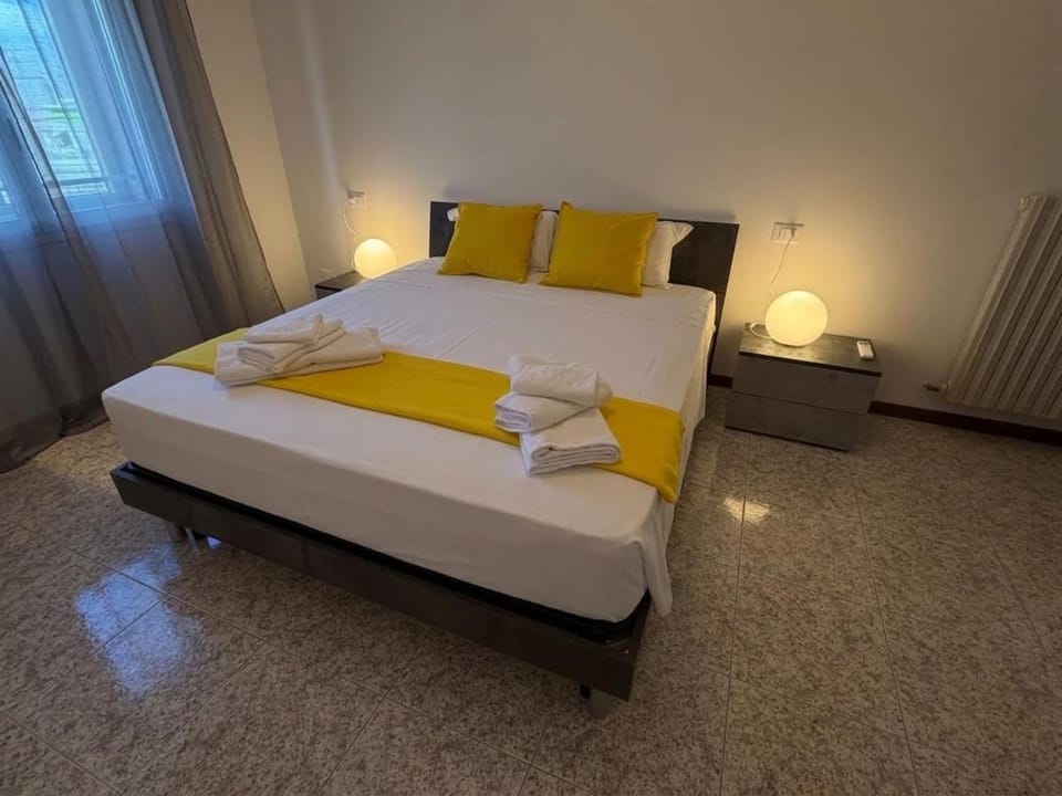 GrandCentral your Gateway to Everywhere 4Bedr2Bath Apartment in Bologna