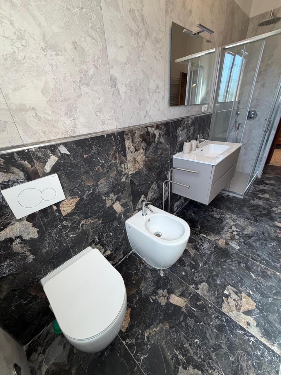 GrandCentral your Gateway to Everywhere 4Bedr2Bath Apartment in Bologna