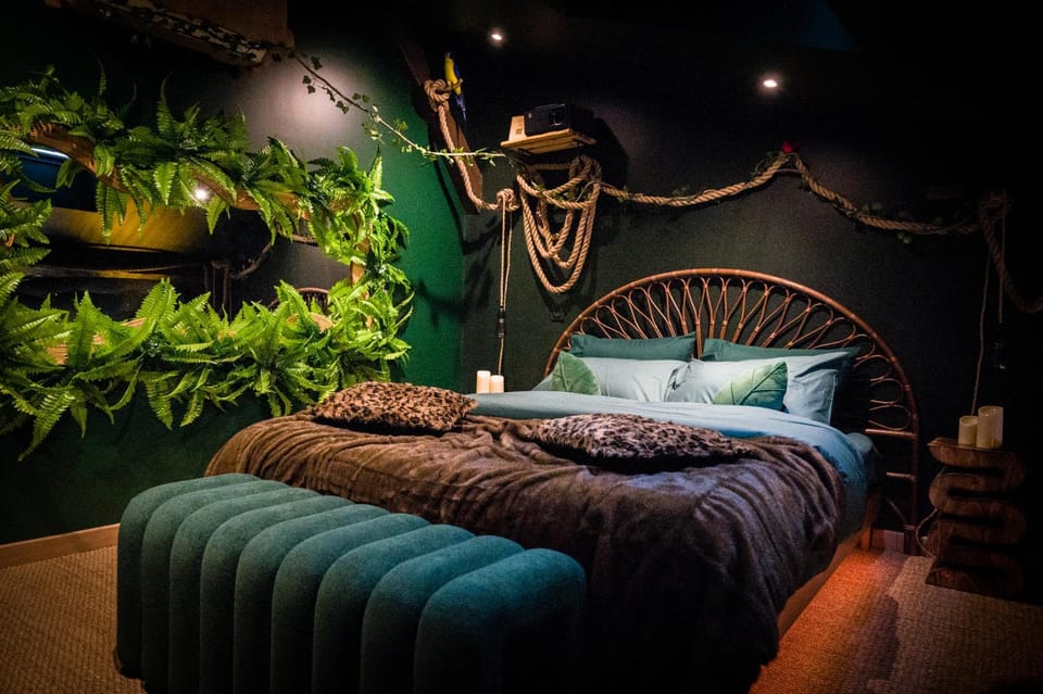 Photo of the whole room, Decorative detail, Bedroom