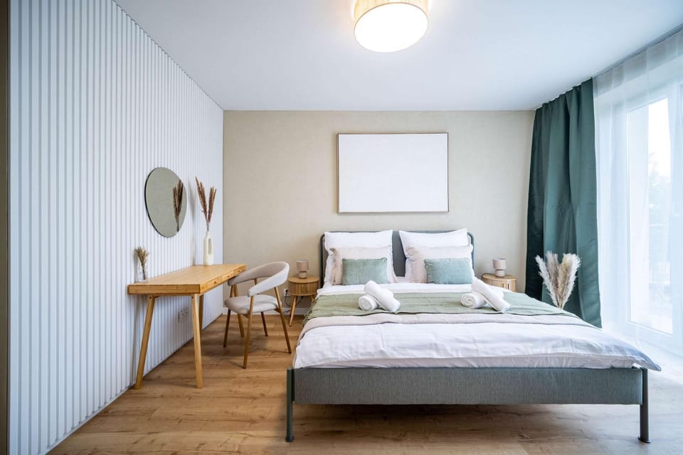 Bed, Bedroom, towels