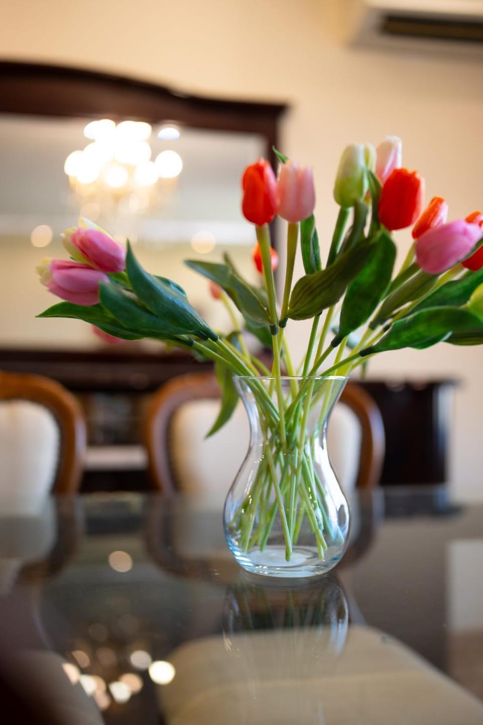 Decorative detail, Seating area, Dining area