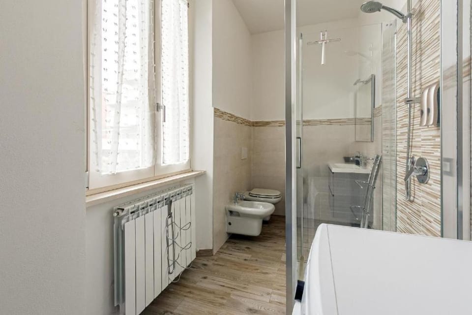 Milano Malpensa 2 min - Suite With Wifi, AC, Free Park House in Lombardy
