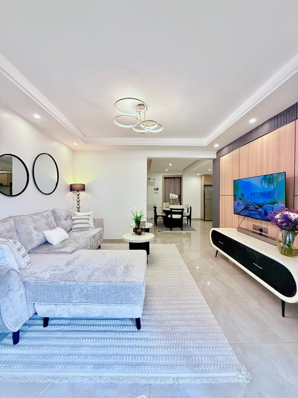 Lux Retreat on Riverside, Stylish and Serene Stay Apartment in Nairobi County