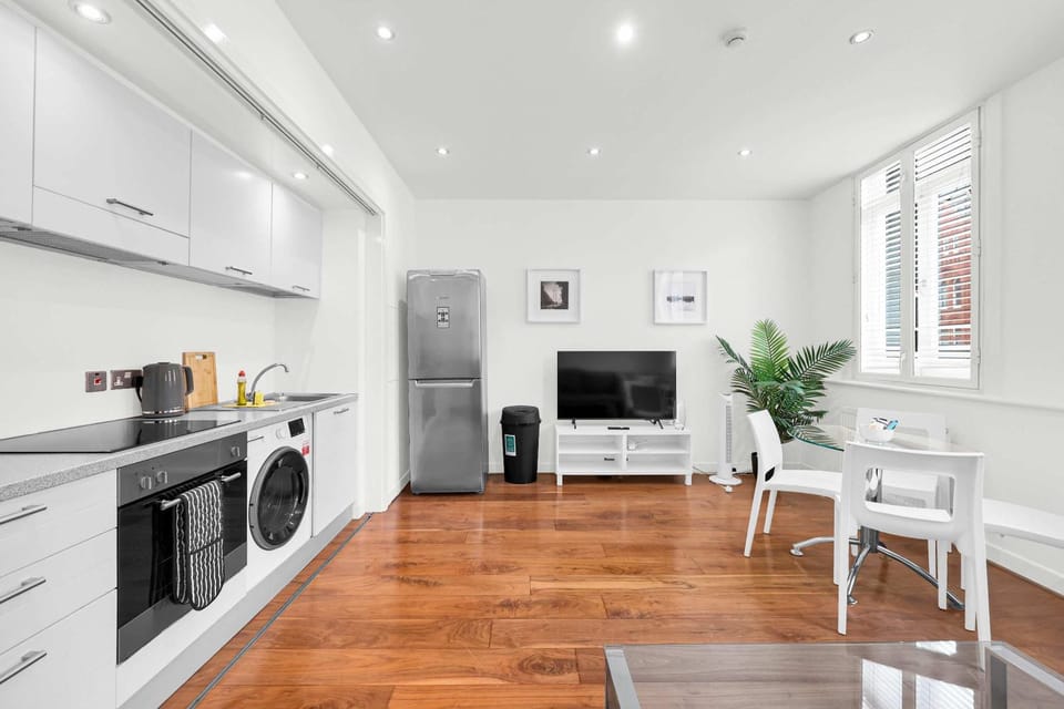 4SH one bed flat sleeps 4 in Holborn Apartment in London Borough of Camden