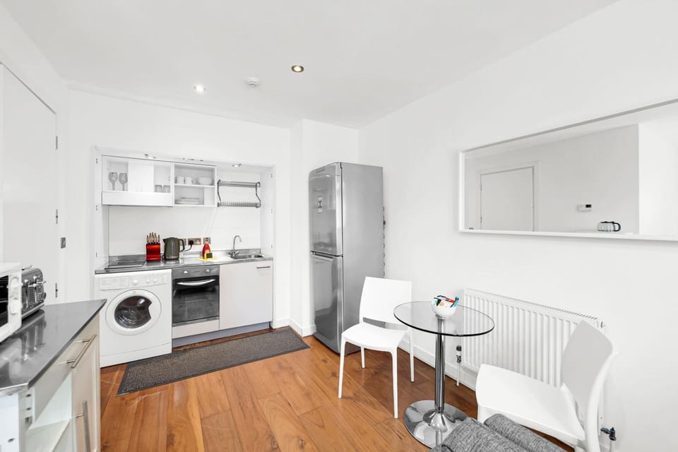 6SH one bed in Holborn sleeps 2 Apartment in London Borough of Camden