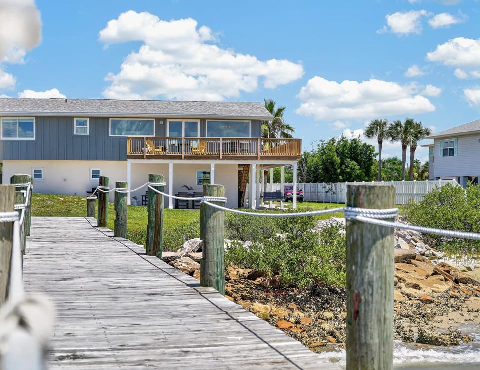 Riverfront Retreat Dock & River Access House in Crescent Beach