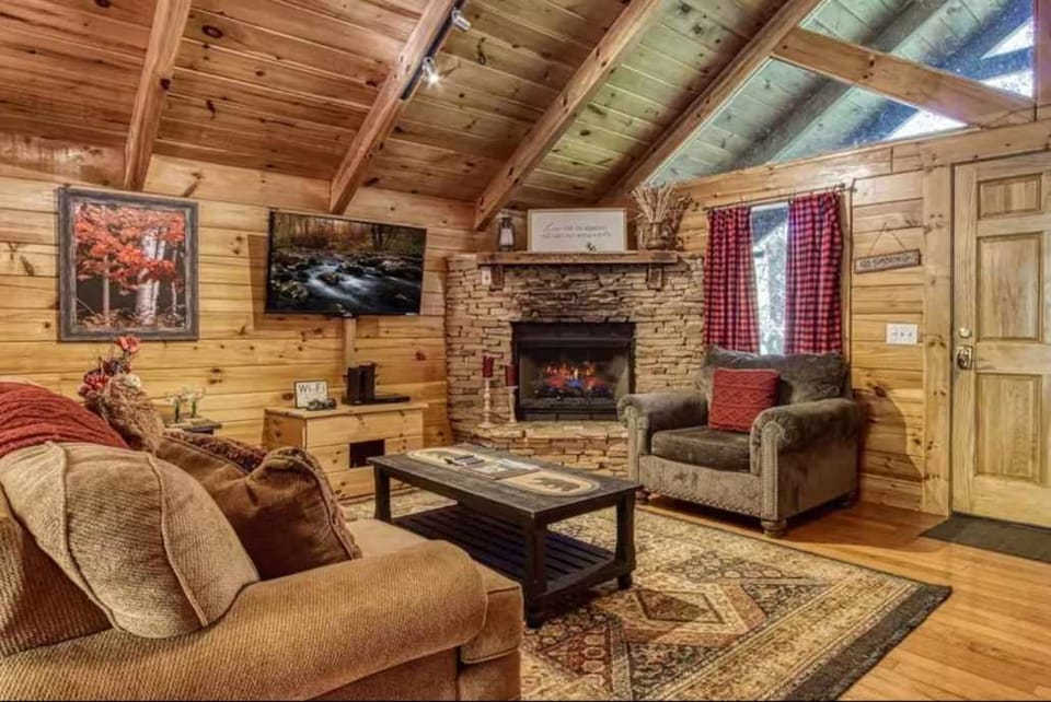 Cozy Bear Lodge House in Gatlinburg