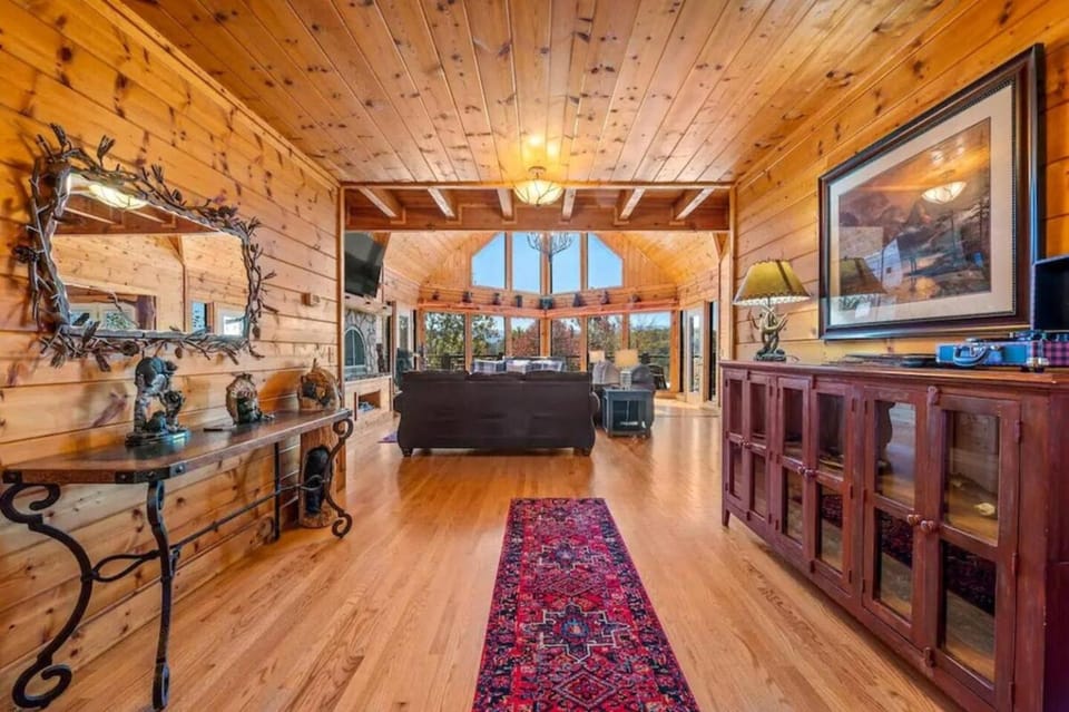 Rocky Top Lodge House in Sevierville
