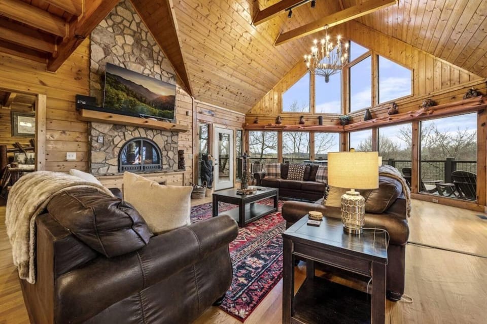 Rocky Top Lodge House in Sevierville