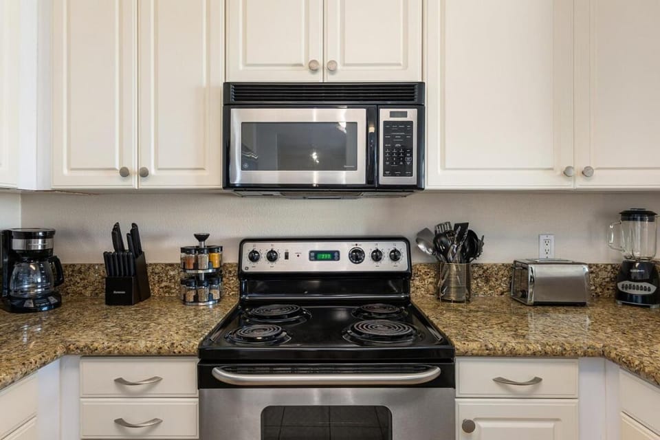 Sunset Pearl Full Ocean Views Pool Gym Parking Available Apartment in Marina del Rey