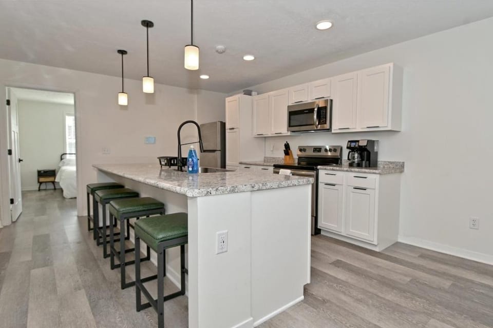 3 King Beds Family & Pet Friendly 5 Min to Dwntwn House in Indianapolis