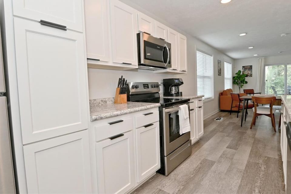 3 King Beds Family & Pet Friendly 5 Min to Dwntwn House in Indianapolis