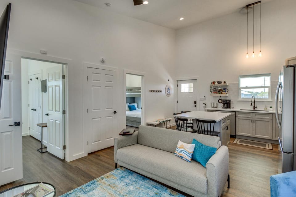 Modern Cottage, Sunset Views, 3 Mi to RP Beach House in Rockport