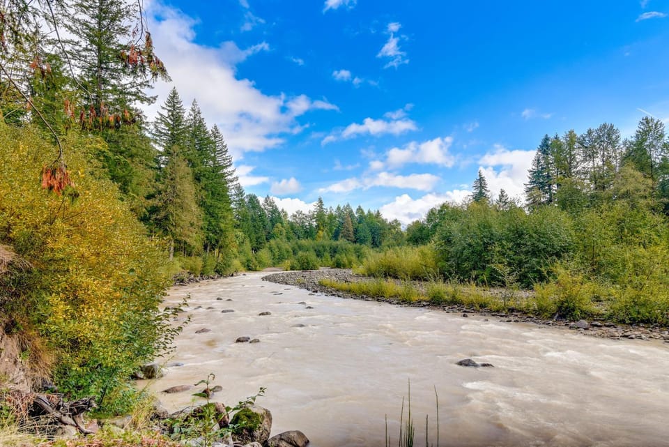 Hike, Ski & Soak! Mt. Hood Getaway w/ Hot Tub House in Mount Hood Village