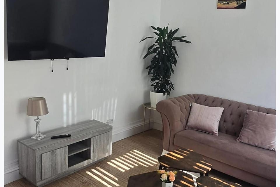 TV and multimedia, Living room, Seating area, furniture