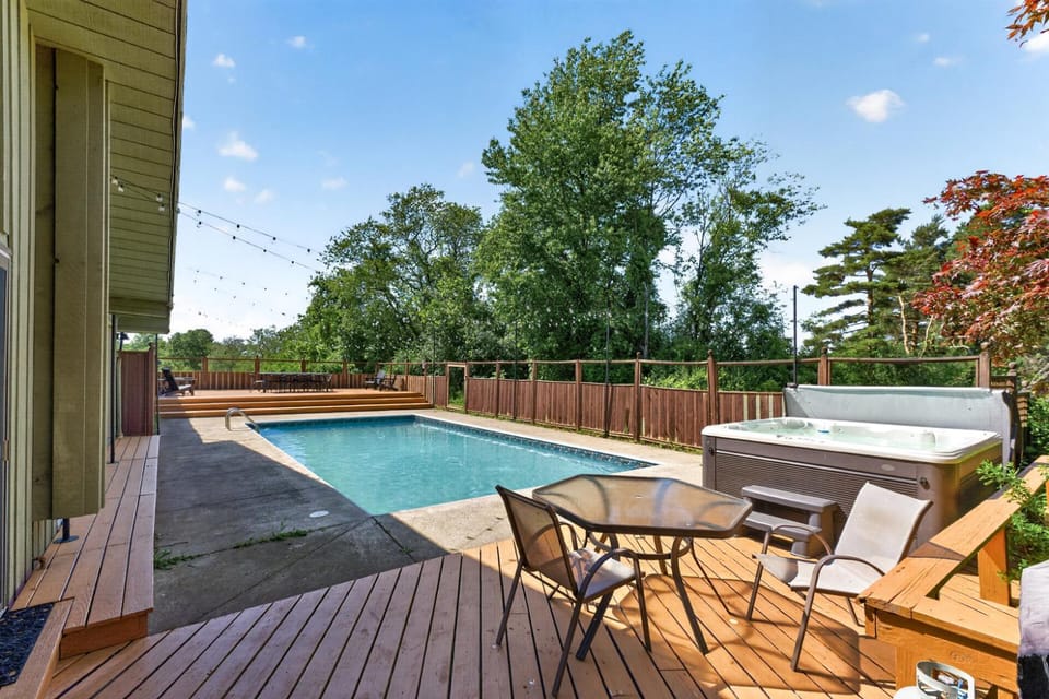 Valley View Poolside Retreat Hot TubGame Room Country House in Finger Lakes