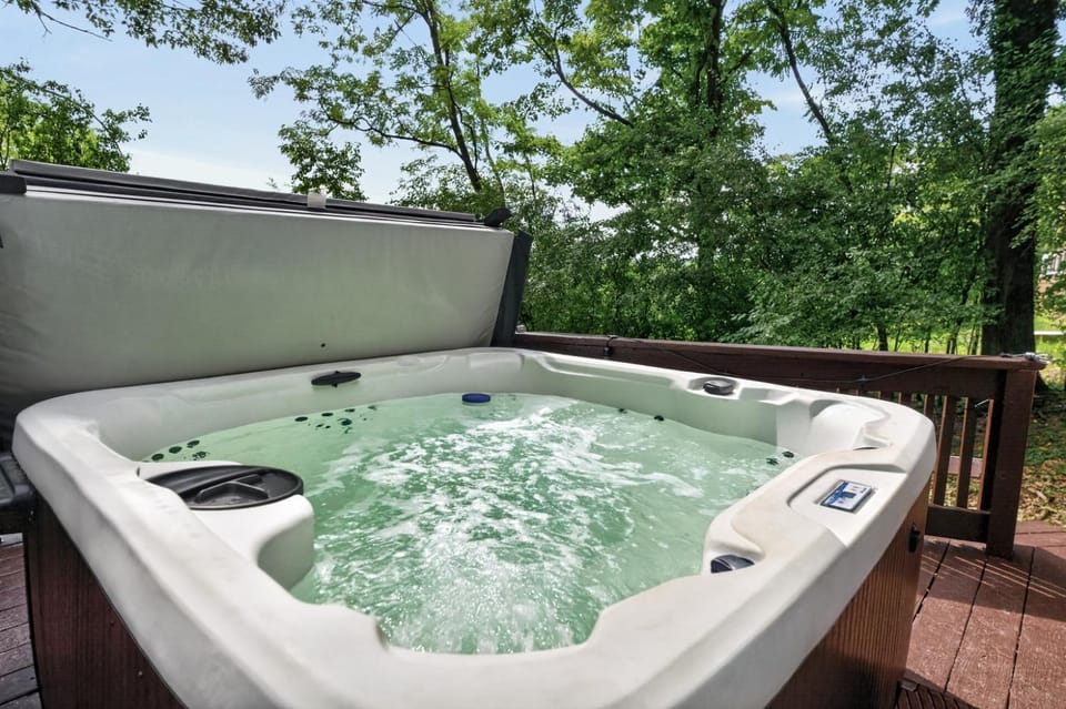Hot Tub Sauna Sleeps 6 Country House in Canandaigua Lake