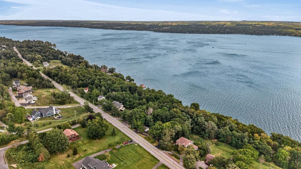 Hot Tub Sauna Sleeps 6 Country House in Canandaigua Lake
