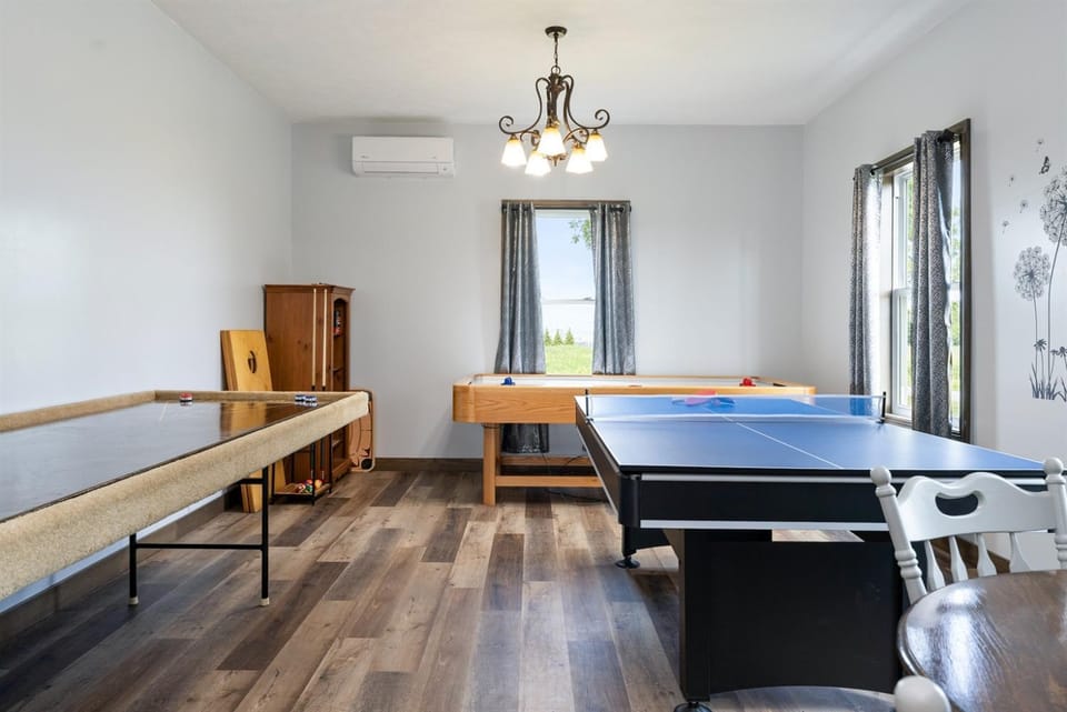 Secluded Wine Retreat Game Room SaunaFirepit Country House in Finger Lakes