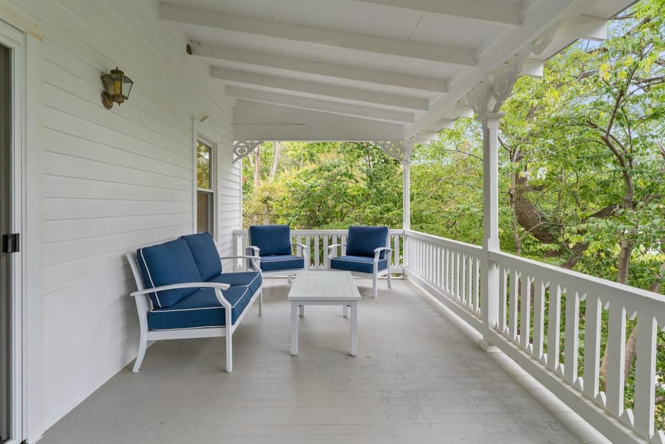 Private Keuka Lake Access Dock FLX Wineries Country House in Keuka Lake