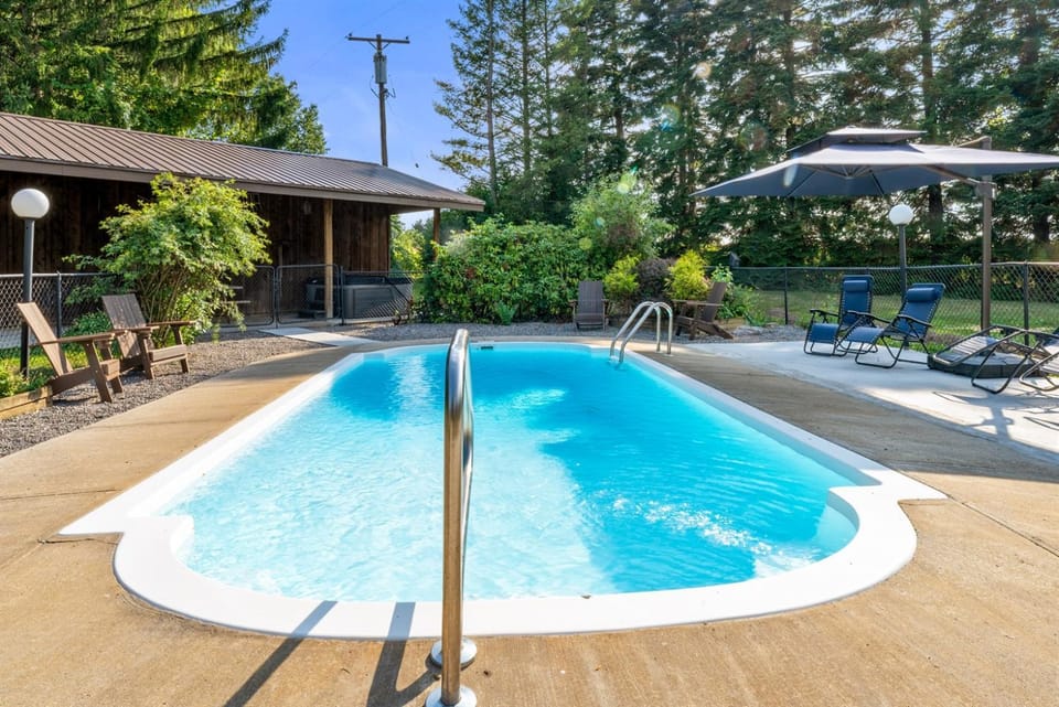 Seneca Wine Trail Retreat Pool Hot Tub Pets Country House in Geneva