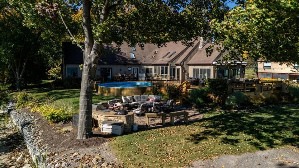 Private FLX Retreat 200' Seneca Lakefront Pool Country House in Varick