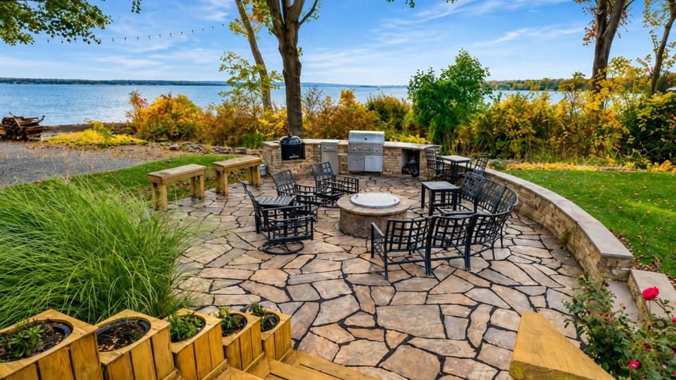 Private FLX Retreat 200' Seneca Lakefront Pool Country House in Varick