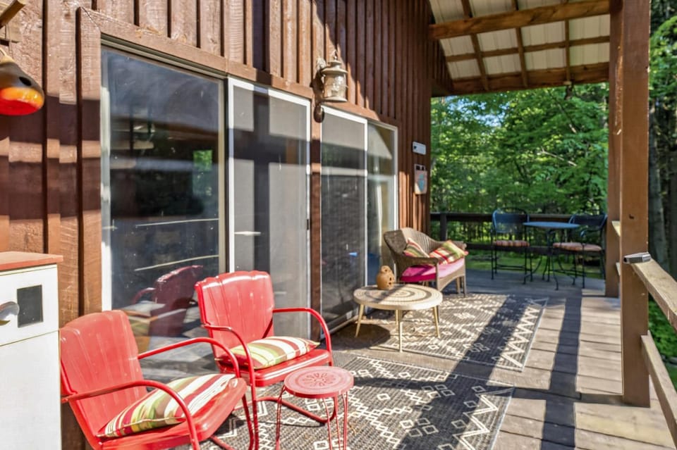 Secluded Keuka Hills Cabin Pond Pet Friendly Cabin in Finger Lakes