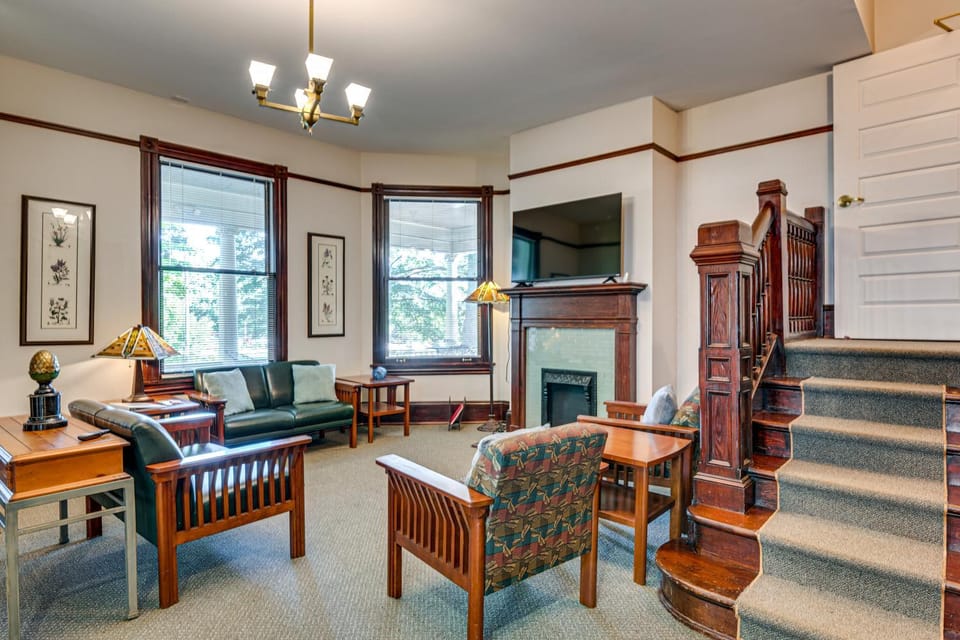 'Agnes Arbor' Walkable Group Getaway in Decatur! House in Decatur