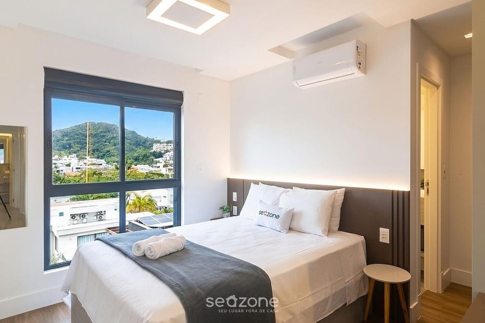 Bed, Bathroom, View (from property/room), Bedroom, City view, Mountain view