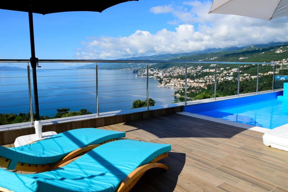 Holida house Corona with swimming pool House in Primorje-Gorski Kotar County