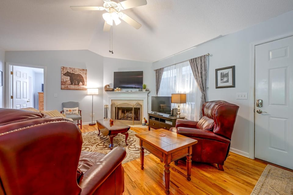 Ski & Hike! Cozy Sapphire Retreat House in North Carolina