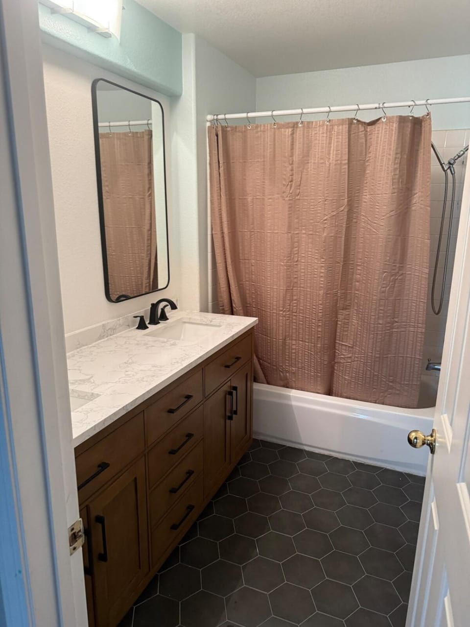 Modern Stylish Oceanside Room Vacation rental in Vista