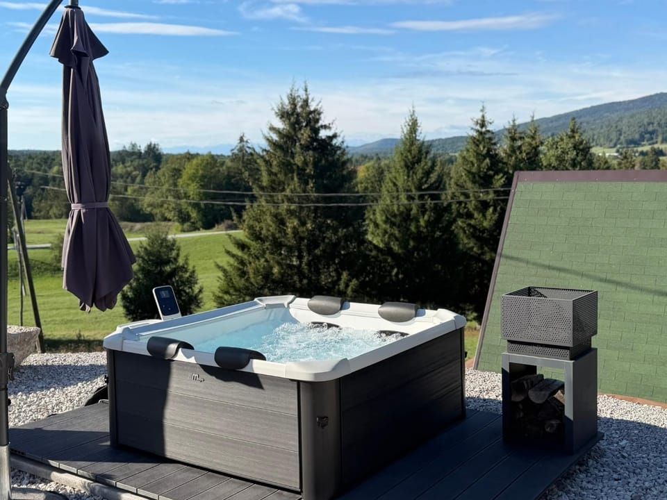 Patio, Day, Natural landscape, Hot Tub, View (from property/room), Garden view, Landmark view, Mountain view, Swimming pool, Location, Bath