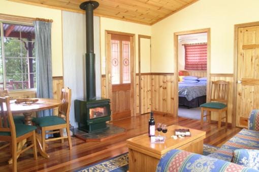 Photo of the whole room, Decorative detail