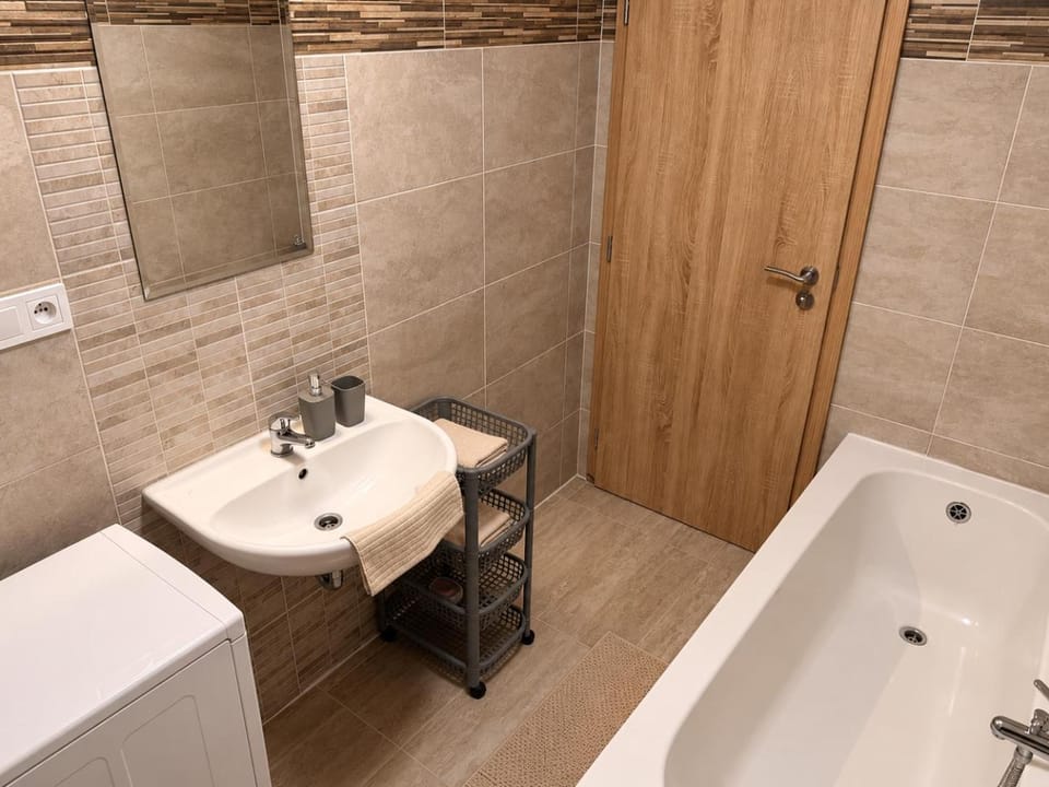 Bathroom, Bath, towels