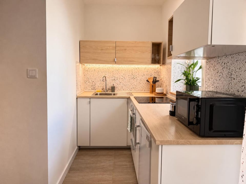 Coffee/tea facilities, Kitchen or kitchenette, oven, pet friendly, stove