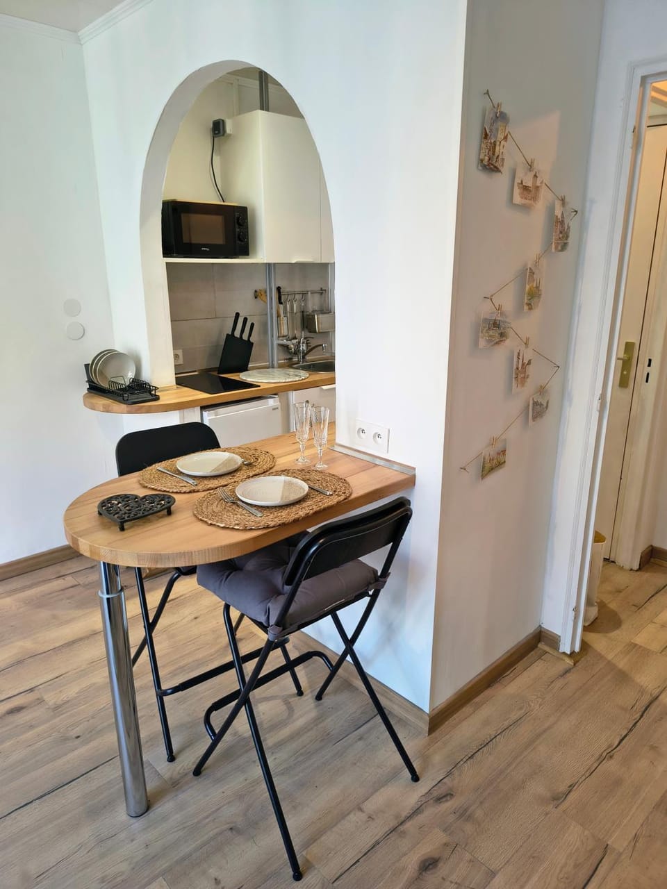 Property building, Kitchen or kitchenette, Living room