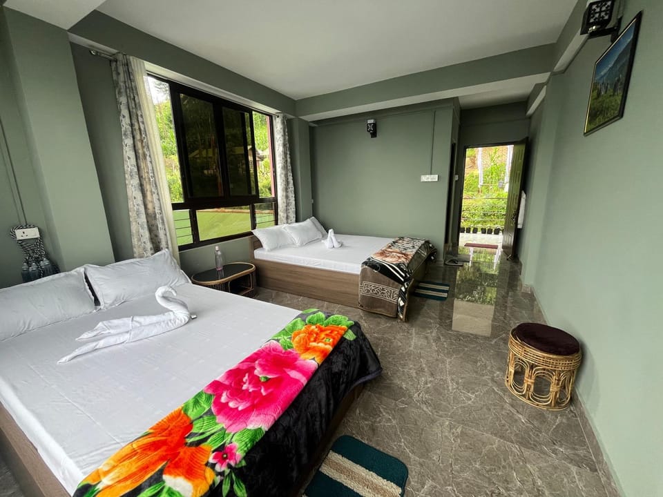 Property building, Bed, Photo of the whole room, Bedroom, Breakfast, towels