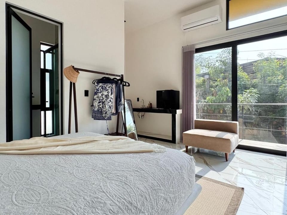 5BR Villa, Private Pool, Walk to La Punta Beach Villa in Brisas de Zicatela