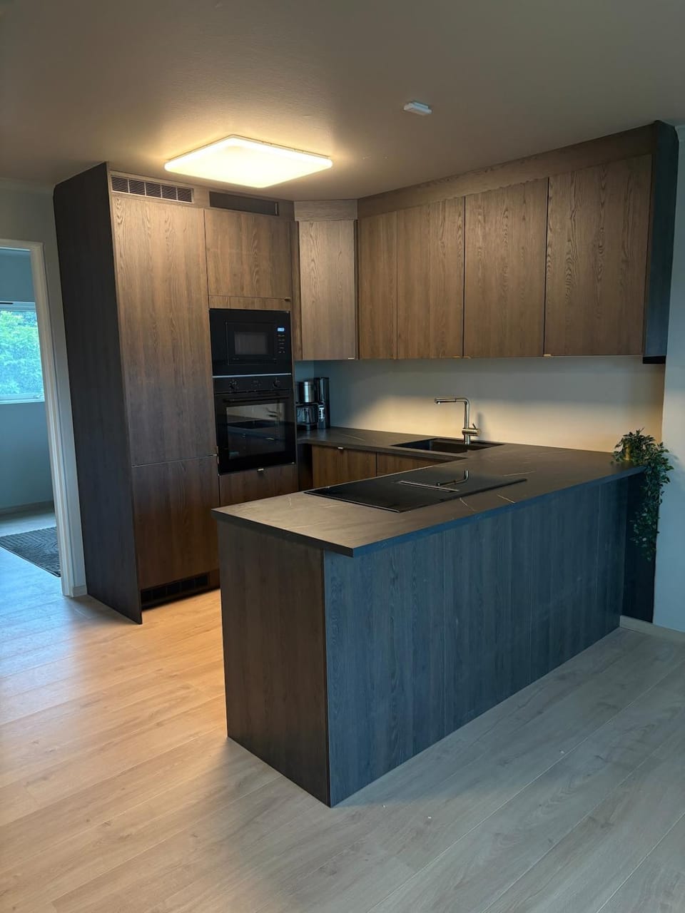 Newly Renovated 4BR - Free Parking - Stavanger Apartment in Stavanger