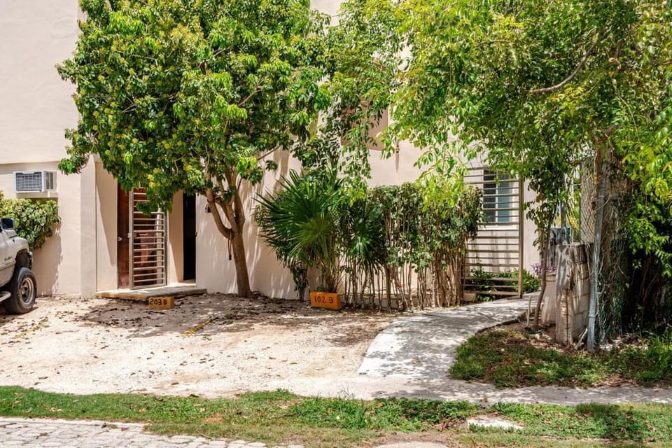Refugio de Paz Playacar Walk to the Beach or Downtown Apartment in Playa del Carmen