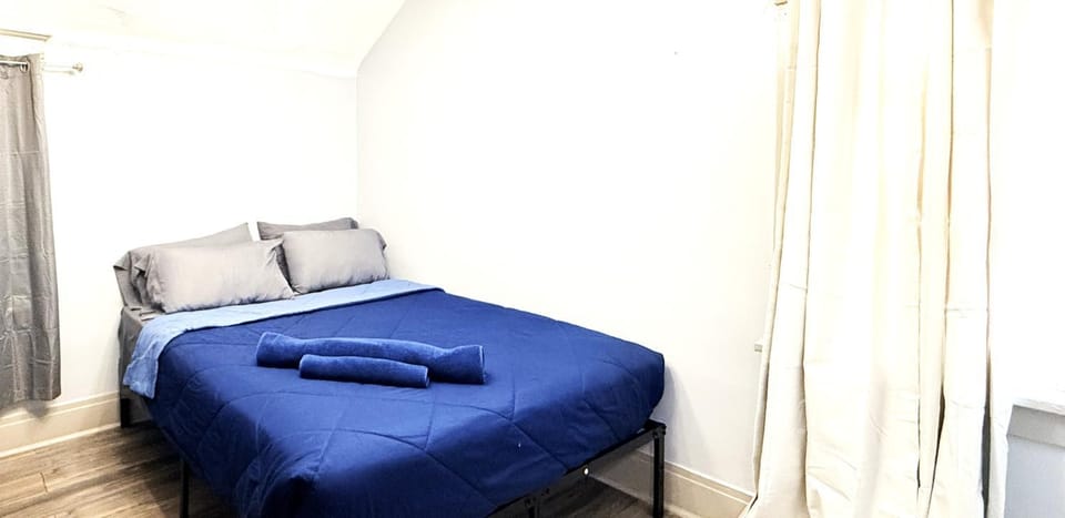 Family & Group Stay 5BR 14 Guests Apartment in Buffalo
