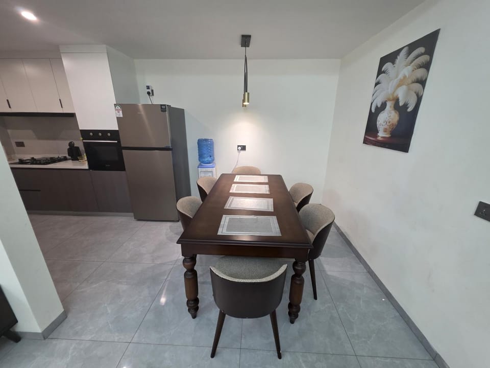 Kitchen or kitchenette, Living room, Seating area, Dining area, stove