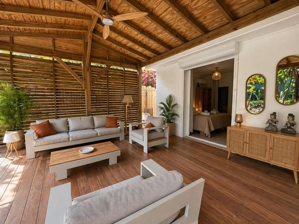 LA LOONA, Plage de l'Anse Mire House in Leeward Islands