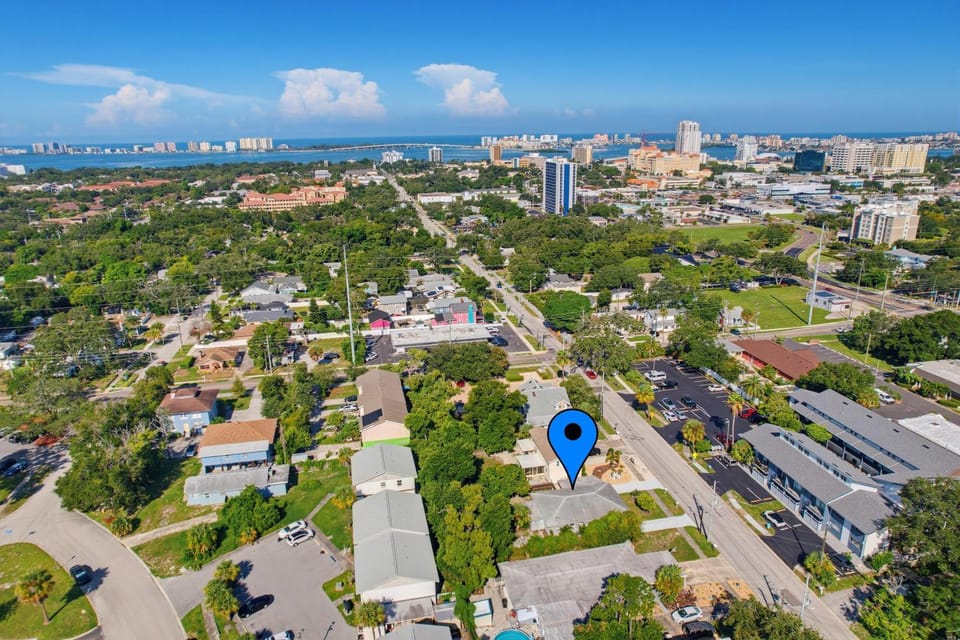 Day, Neighbourhood, Natural landscape, Bird's eye view, City view, Sea view