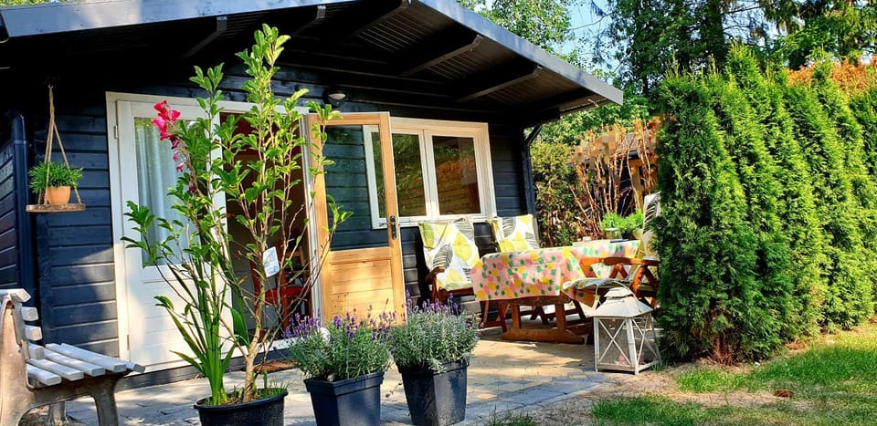 Property building, Patio, Restaurant/places to eat, Garden, Balcony/Terrace, Seating area, Dining area, Garden view
